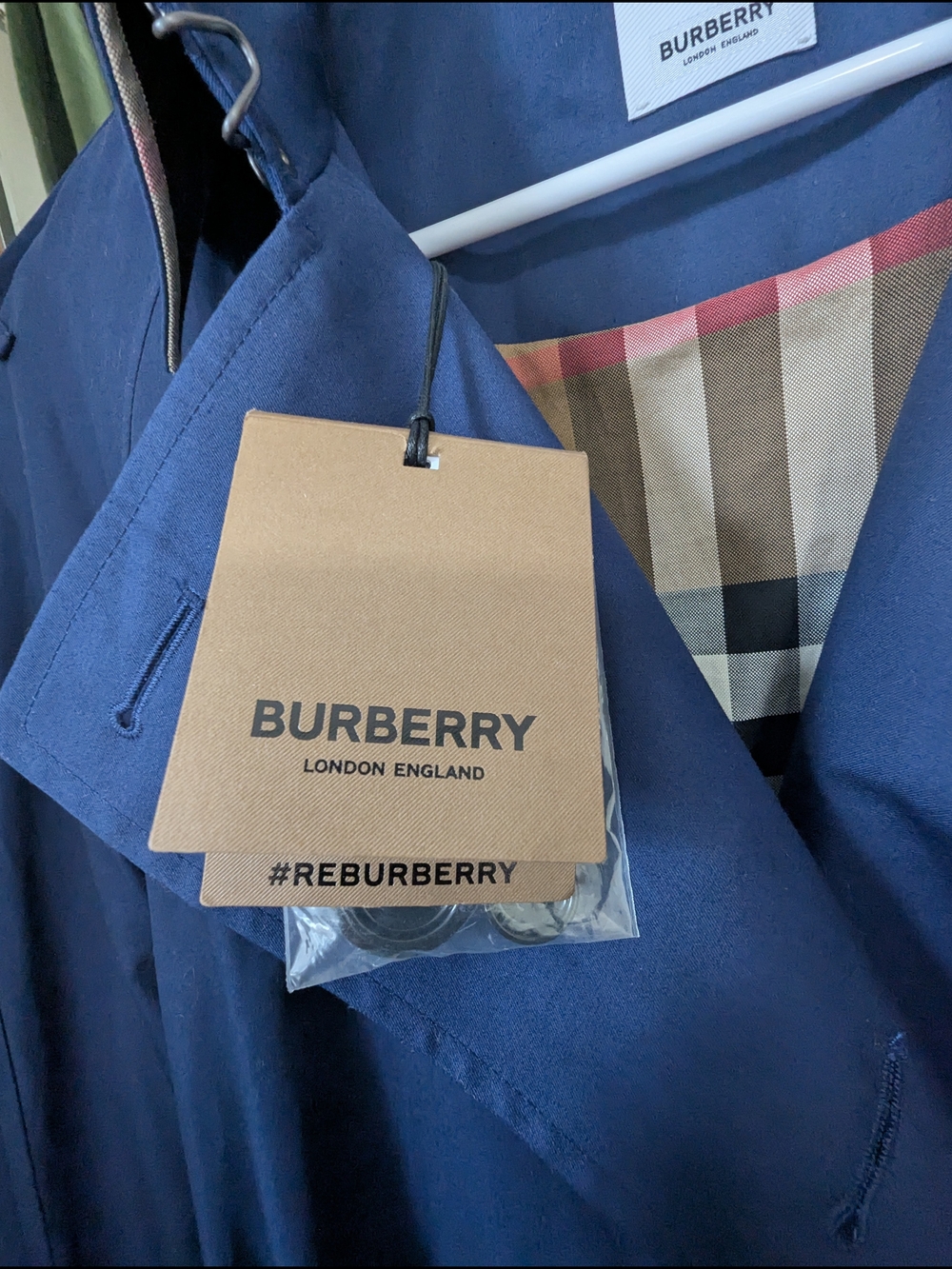 Burberry Hillington Navy Double-Breasted Belted Trench Coat, Sz US 6 - Picture 8 of 11